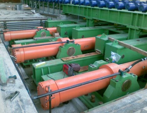 Furnace loading pusher cylinders